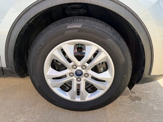 Used 2021 Ford Escape S image 9