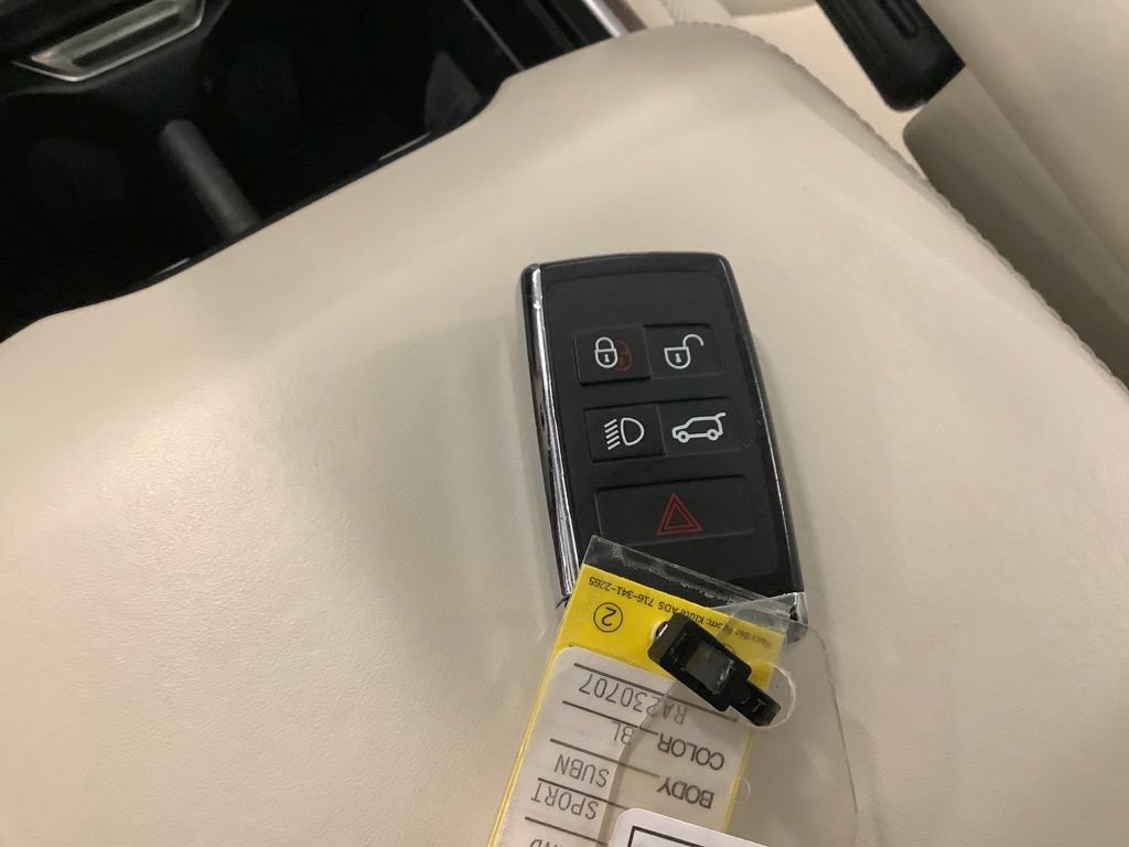 Used 2024 Land Rover Range Rover SE AWD/4WD image 32
