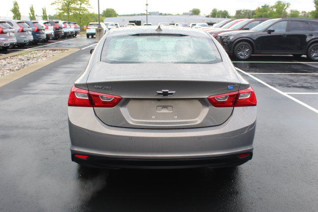 Used 2017 Chevrolet Malibu Hybrid w/ Leather Package FWD image 4