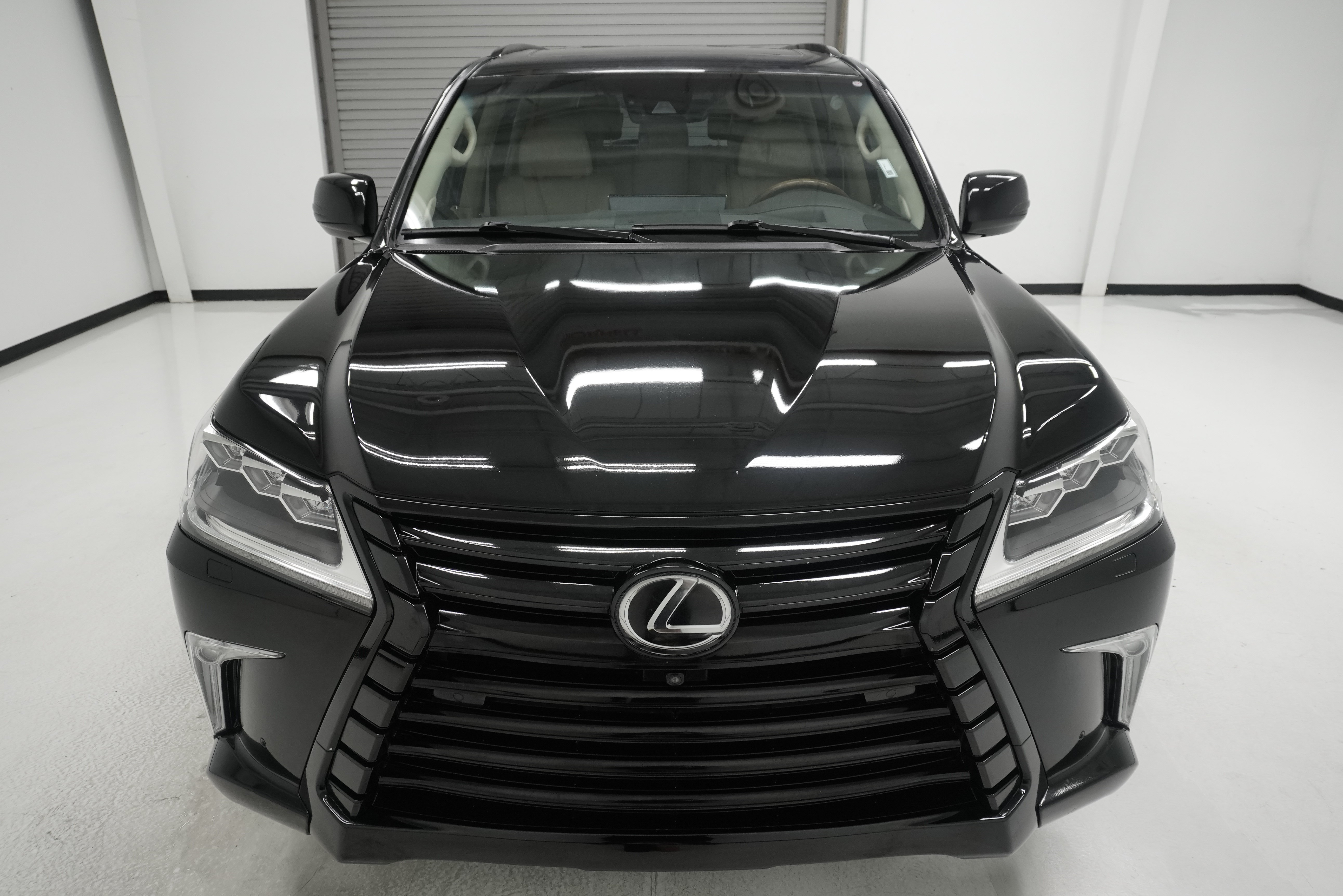 Used 2018 Lexus LX 570 4WD w/ Luxury Package image 2