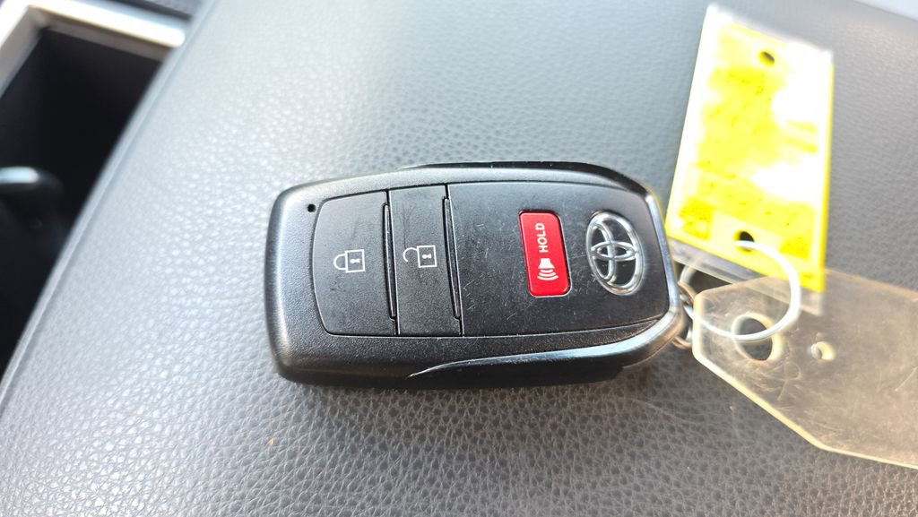 Used 2025 Toyota Tacoma TRD Sport image 28