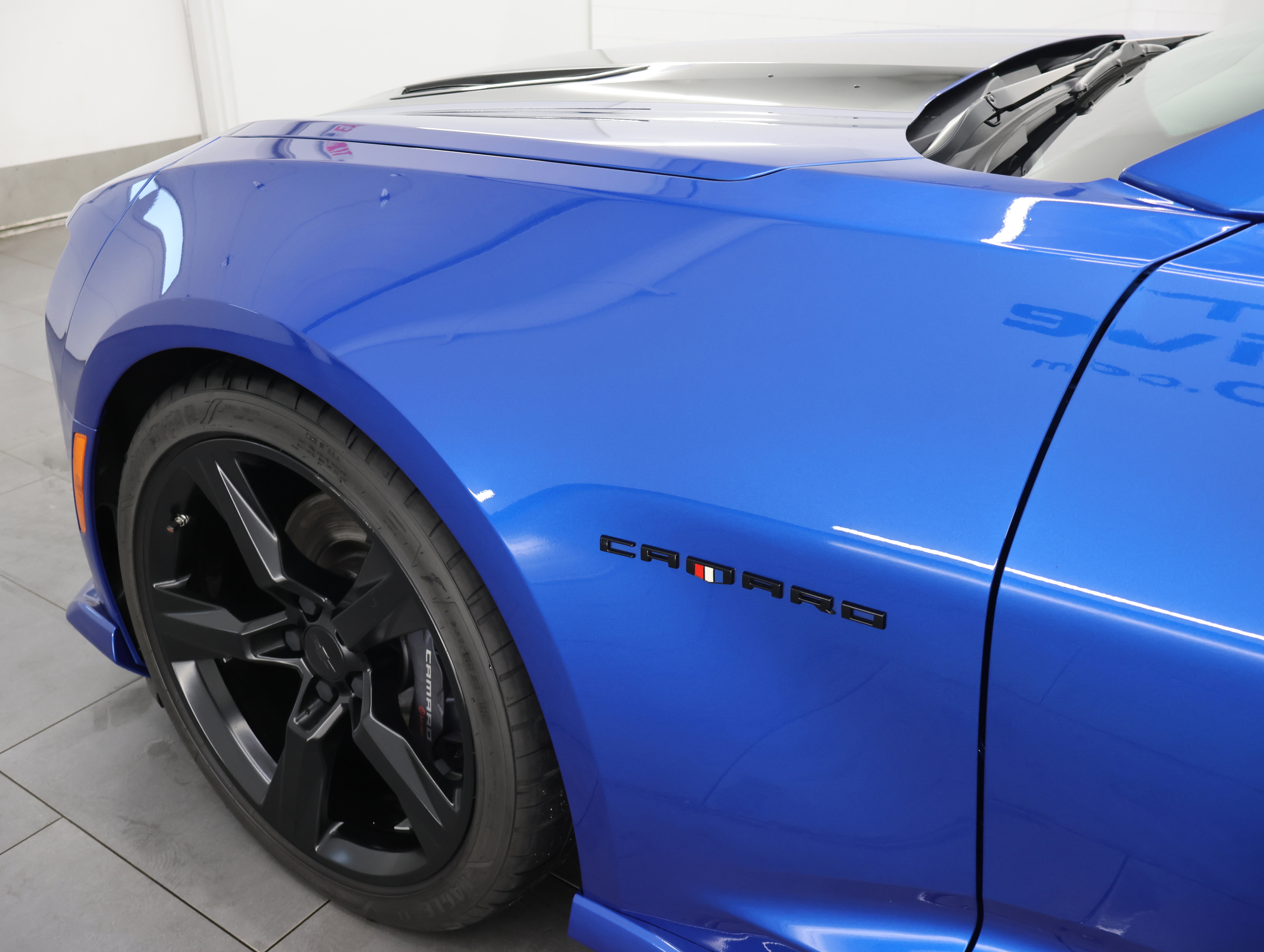 Used 2018 Chevrolet Camaro SS w/ LPO, Ground Effects Package RWD image 31