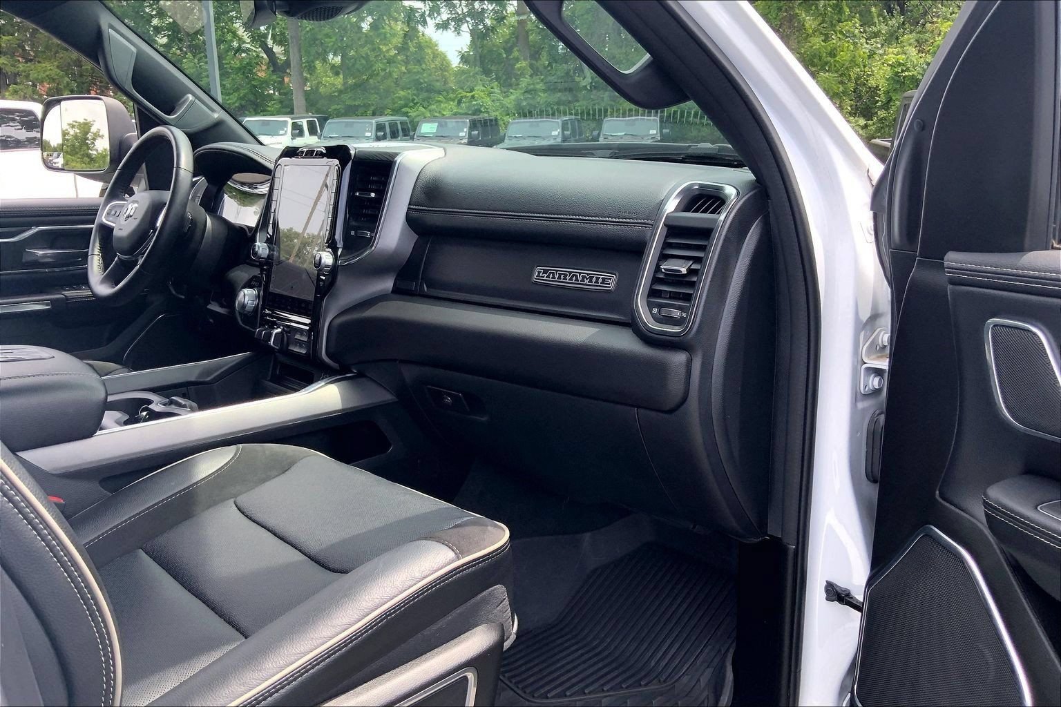 Used 2024 RAM 1500 Laramie AWD/4WD image 13