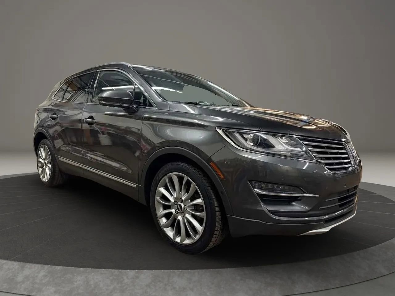 Used 2017 Lincoln MKC Reserve FWD image 2