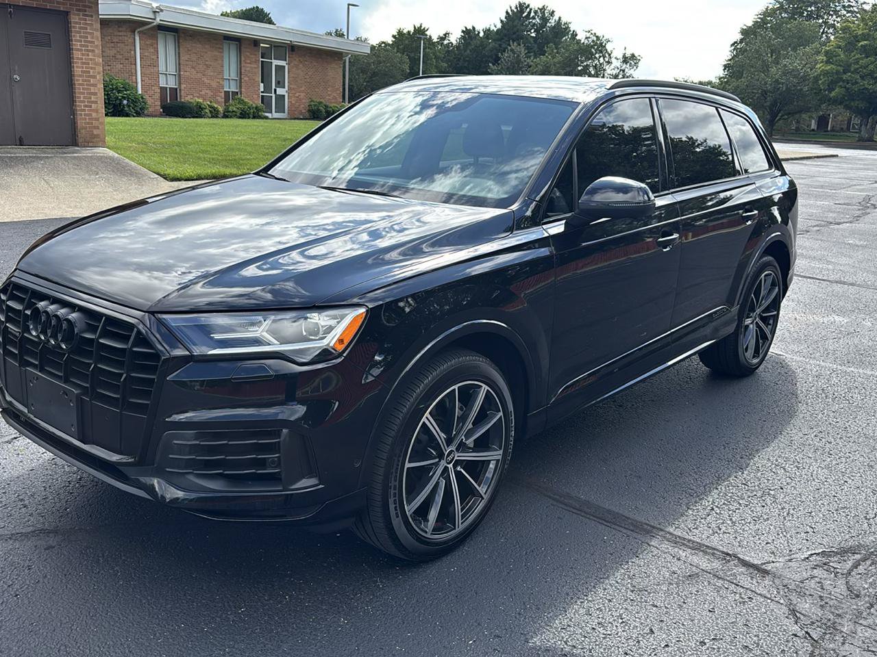 Used 2021 Audi Q7 3.0T Premium Plus w/ Premium Plus Package AWD/4WD image 3