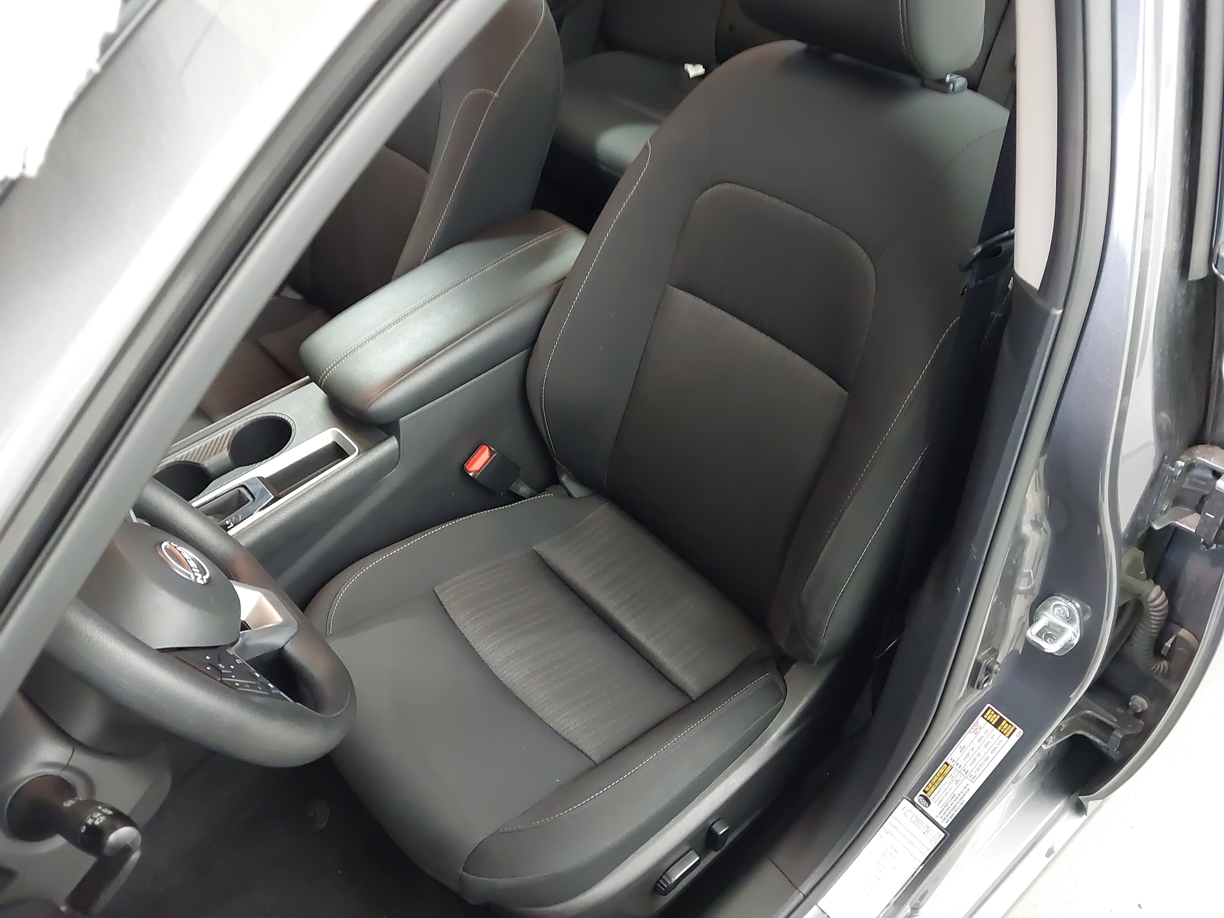 Used 2025 Nissan Altima 2.5 SV FWD image 22