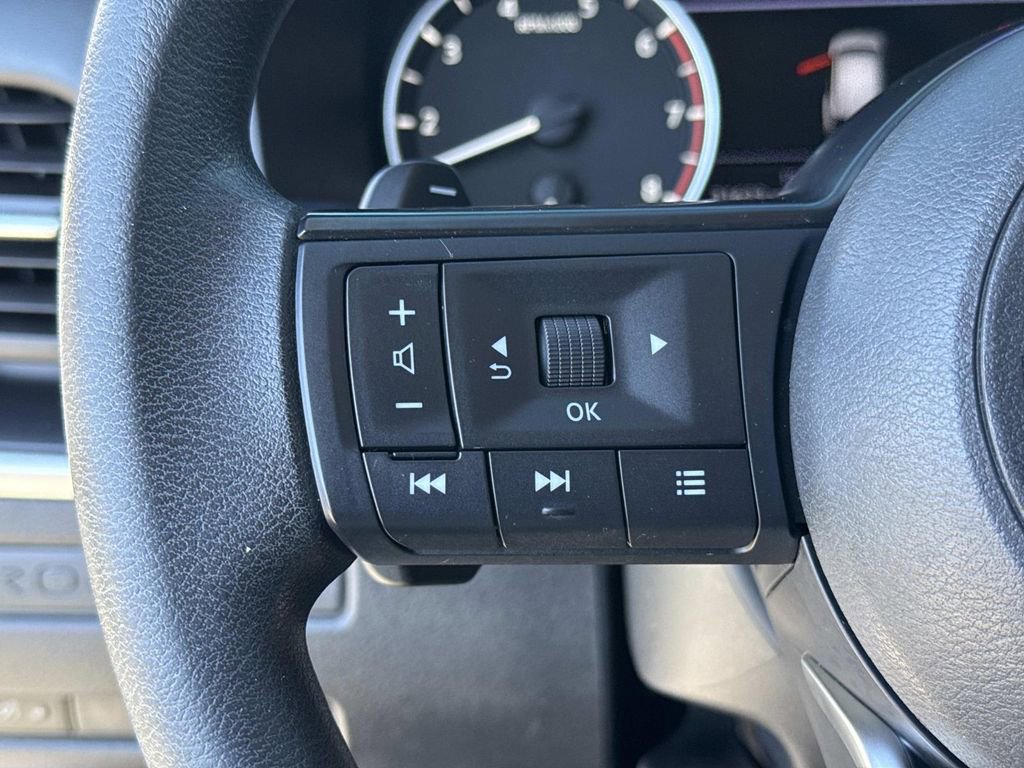 Used 2022 Nissan Rogue S image 40