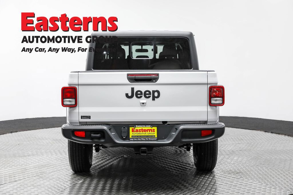 Used 2023 Jeep Gladiator Sport image 6