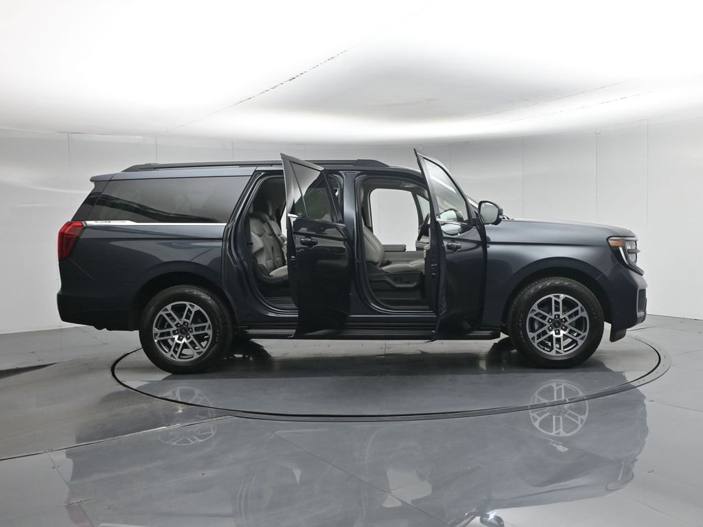 Used 2025 Ford Expedition Max Active AWD/4WD image 5