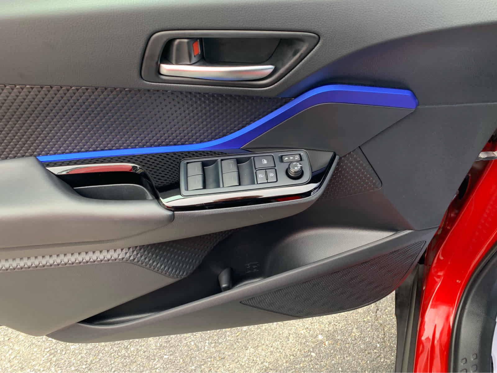Used 2022 Toyota C-HR XLE FWD image 13
