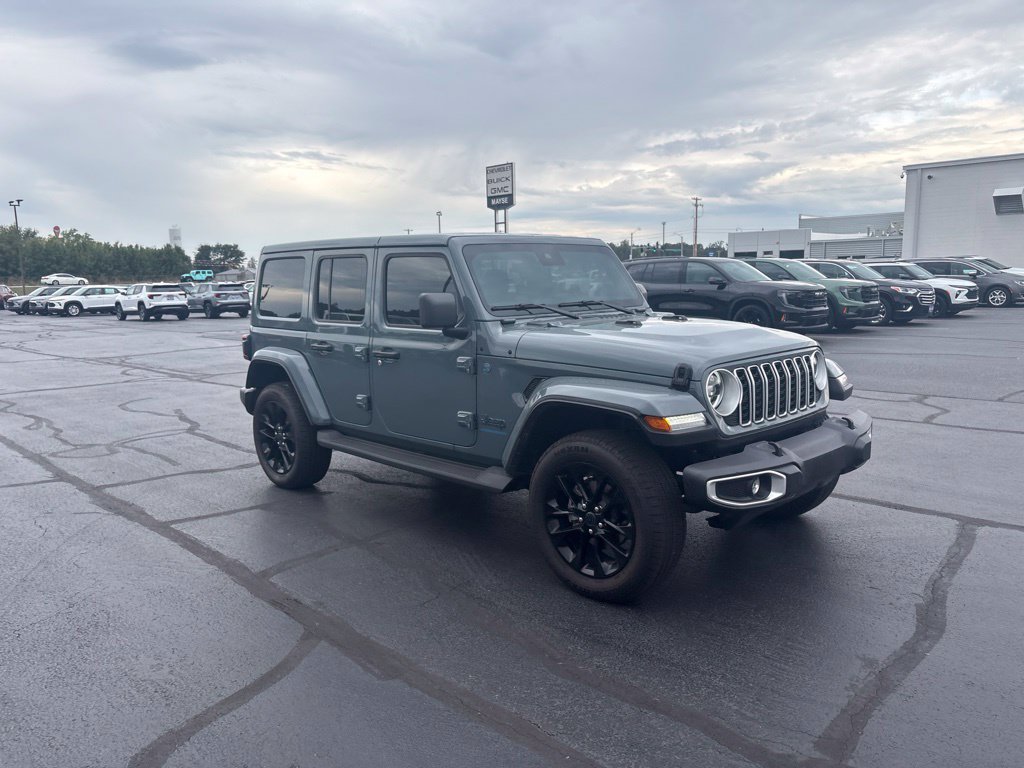 Used 2025 Jeep Wrangler Unlimited Sahara AWD/4WD image 11