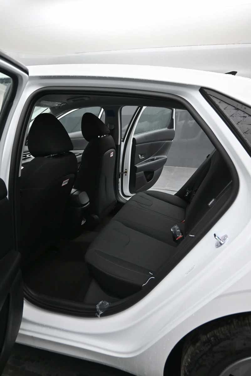 New 2026 Hyundai Elantra SE FWD image 16