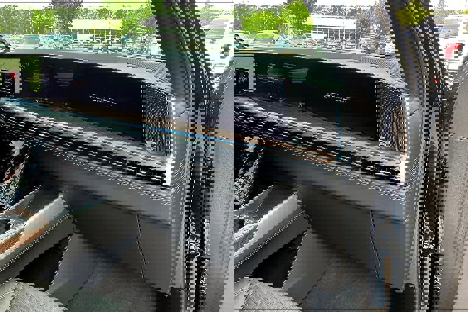 Used 2025 Cadillac Escalade ESV Sport Platinum image 18