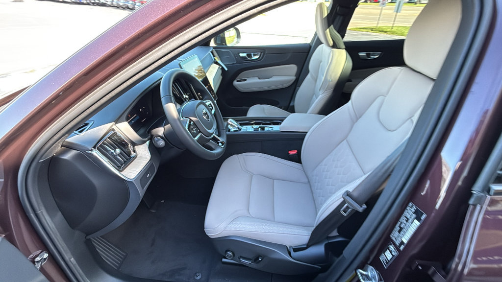 New 2027 Volvo XC60 B5 Plus AWD/4WD image 24