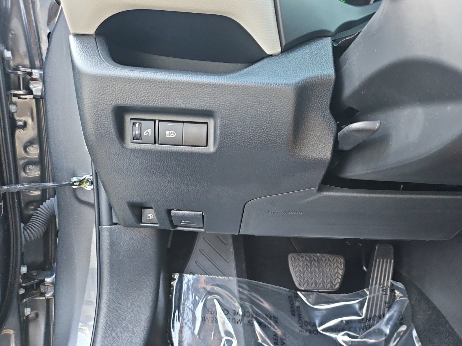 Used 2022 Toyota RAV4 XLE AWD/4WD image 25