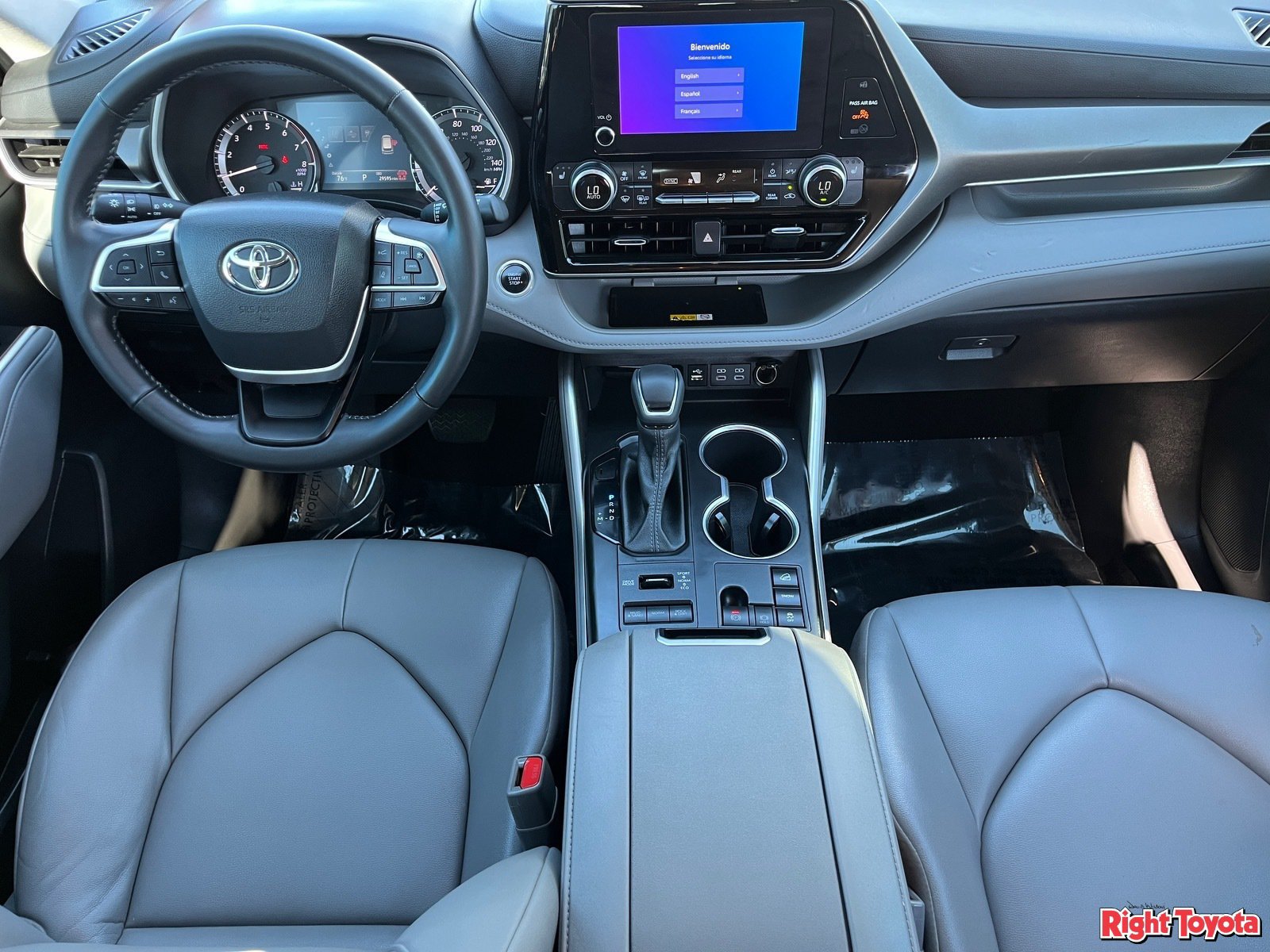 Used 2024 Toyota Highlander XLE AWD/4WD image 15