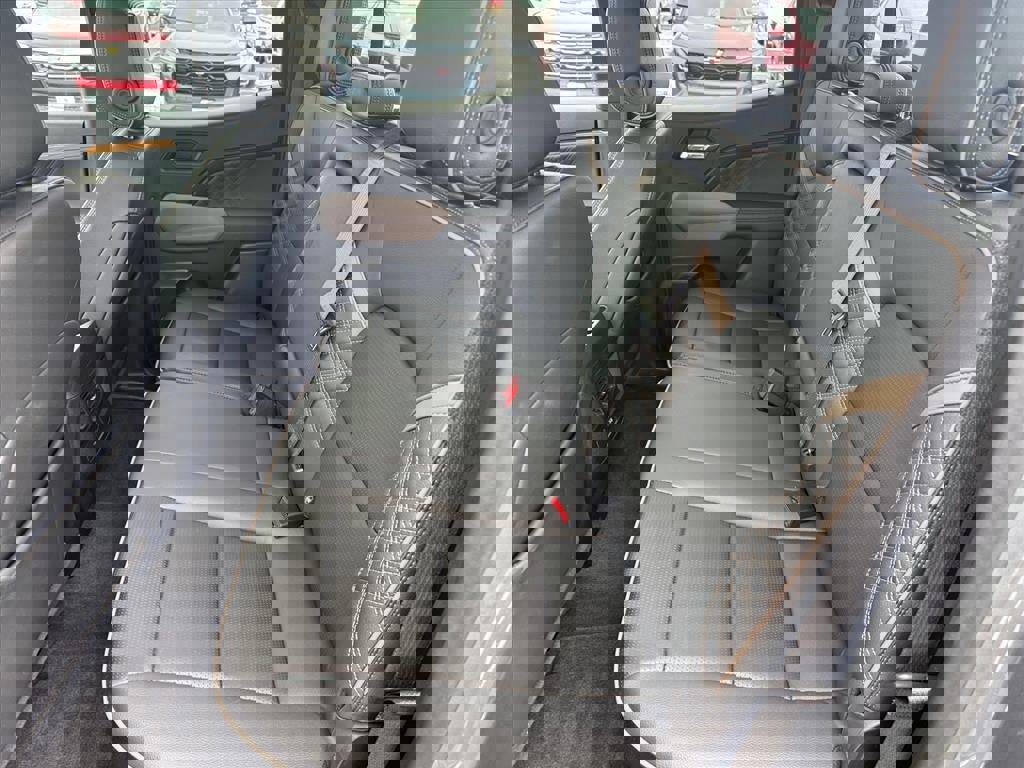 Used 2024 GMC Canyon Denali image 7