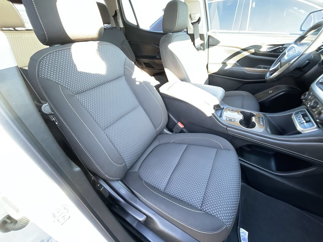 Used 2020 GMC Acadia SLE w/ Driver Convenience Package FWD image 26