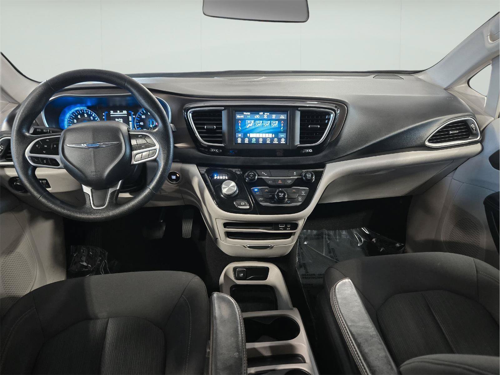 Used 2019 Chrysler Pacifica L FWD image 36