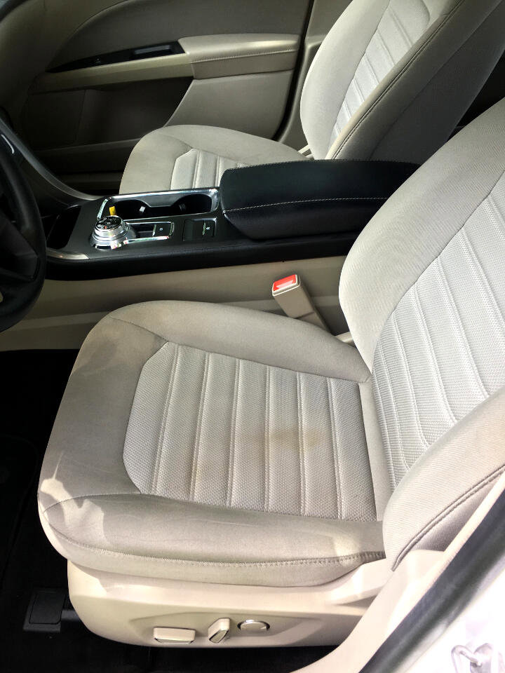 Used 2019 Ford Fusion SE image 12