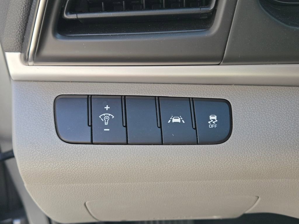 Used 2020 Hyundai Elantra SE FWD image 30
