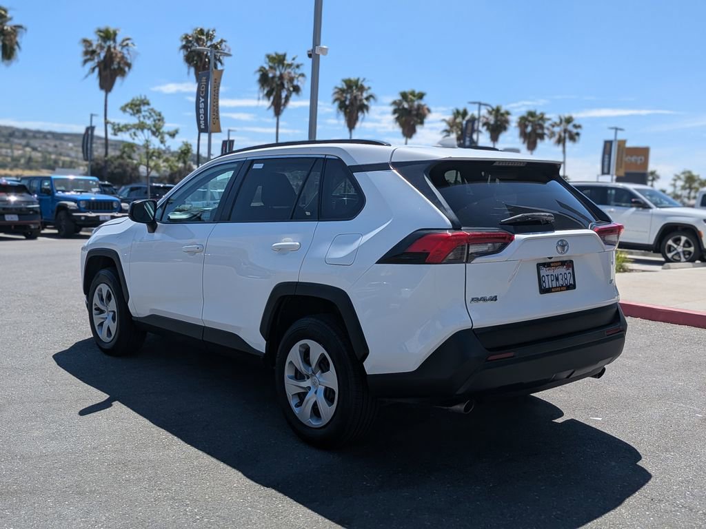 Used 2021 Toyota RAV4 LE image 3