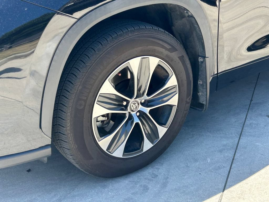 Used 2023 Toyota Highlander XLE FWD image 9