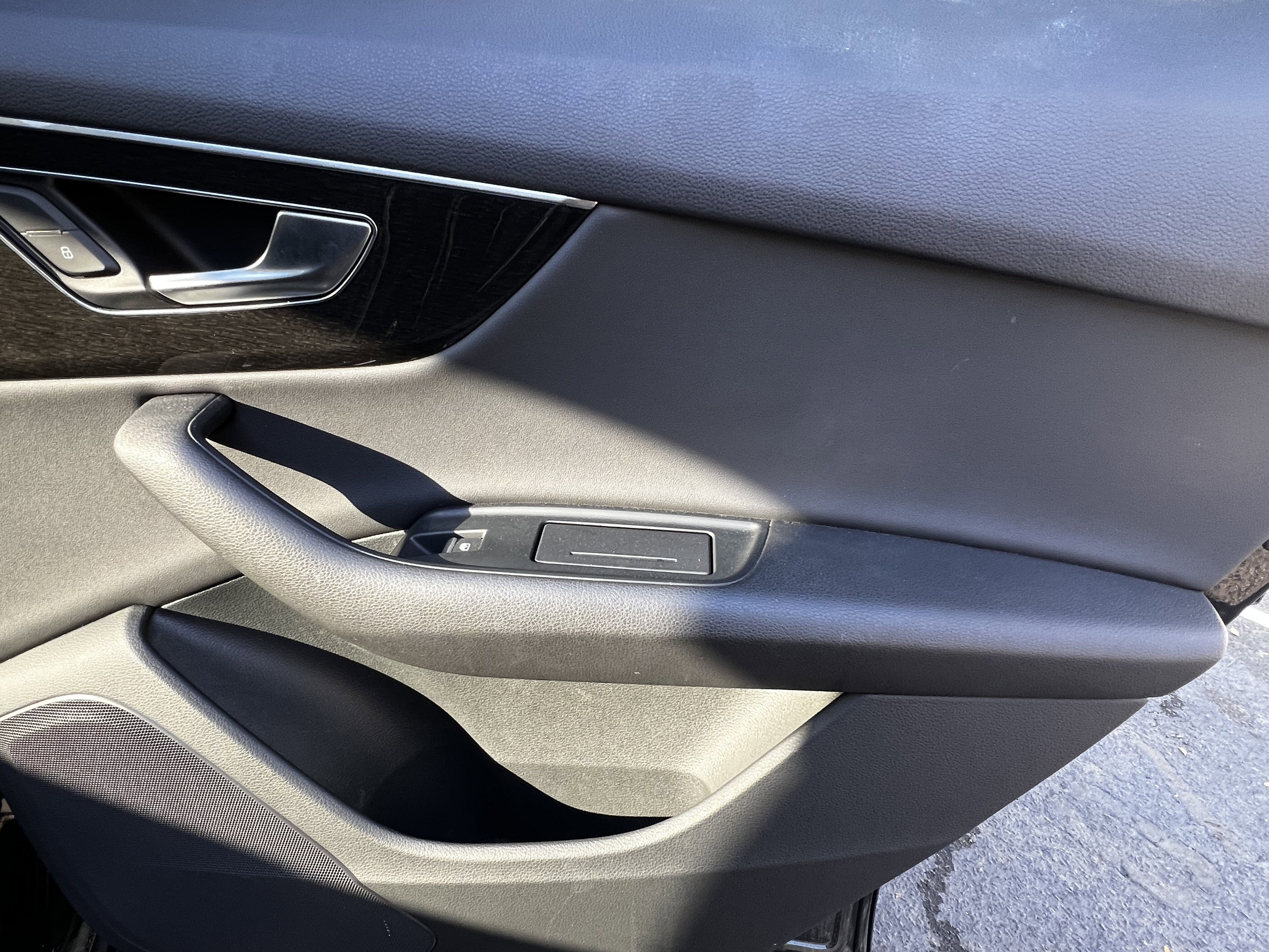 Used 2020 Audi Q7 3.0T Premium w/ Convenience Package image 39