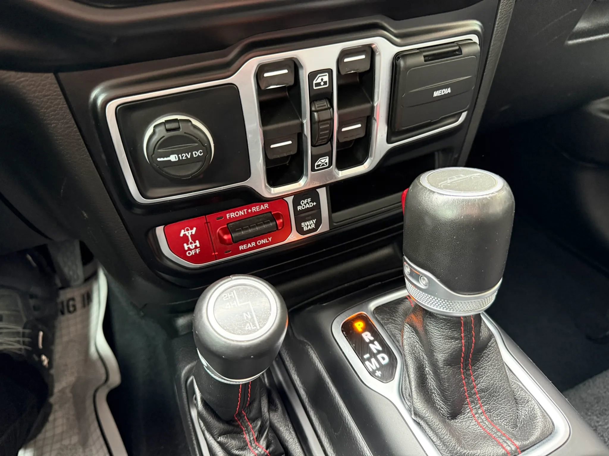Used 2022 Jeep Gladiator Rubicon w/ Cold Weather Group AWD/4WD image 26