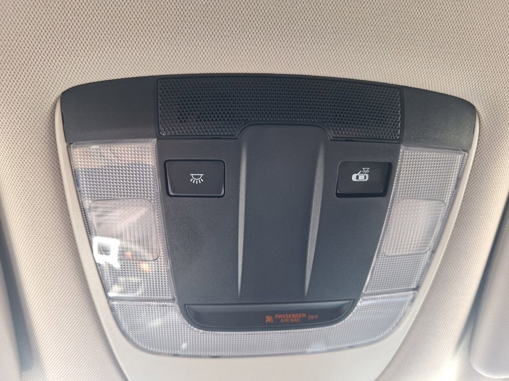 Used 2025 Kia Sportage LX image 18