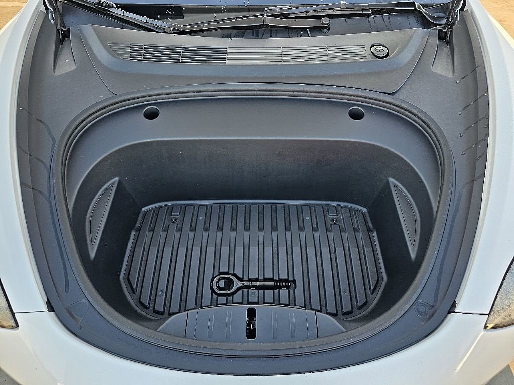 Used 2023 Tesla Model 3 Standard Range image 12
