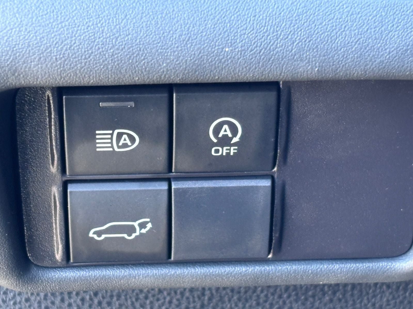 Used 2024 Toyota Highlander LE FWD image 22