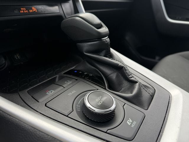 Certified 2024 Toyota RAV4 XLE AWD/4WD image 19