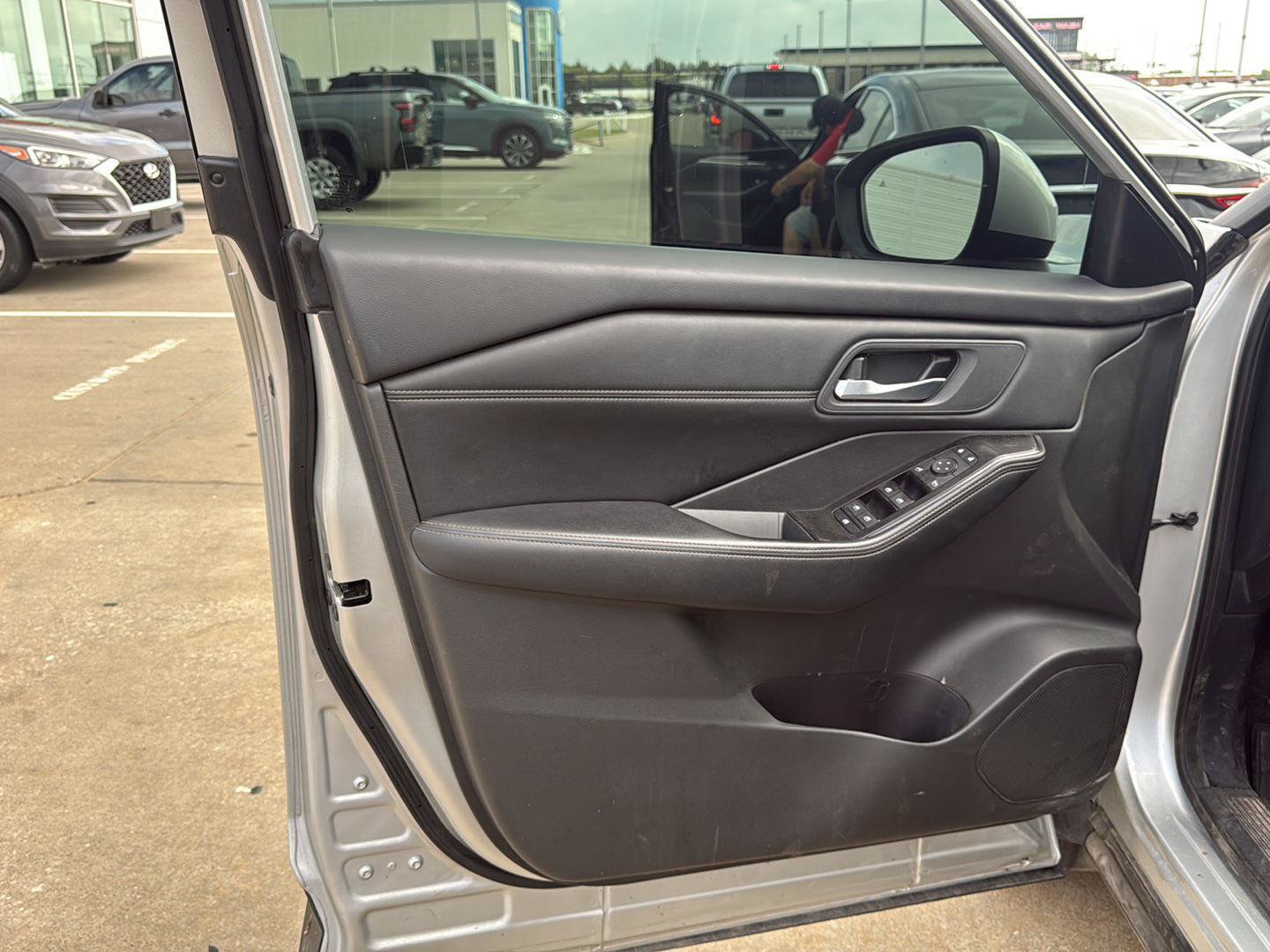 Used 2024 Nissan Rogue SV w/ SV Premium Package FWD image 9