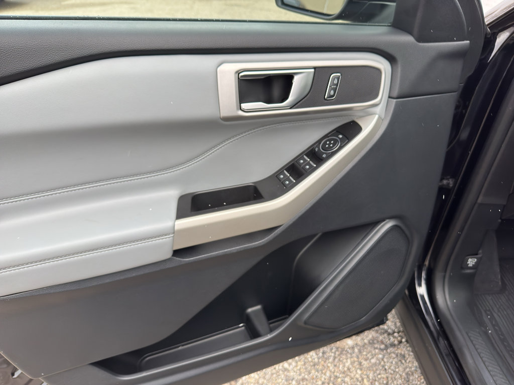 Used 2021 Ford Explorer XLT w/ XLT Sport Appearance Package image 20