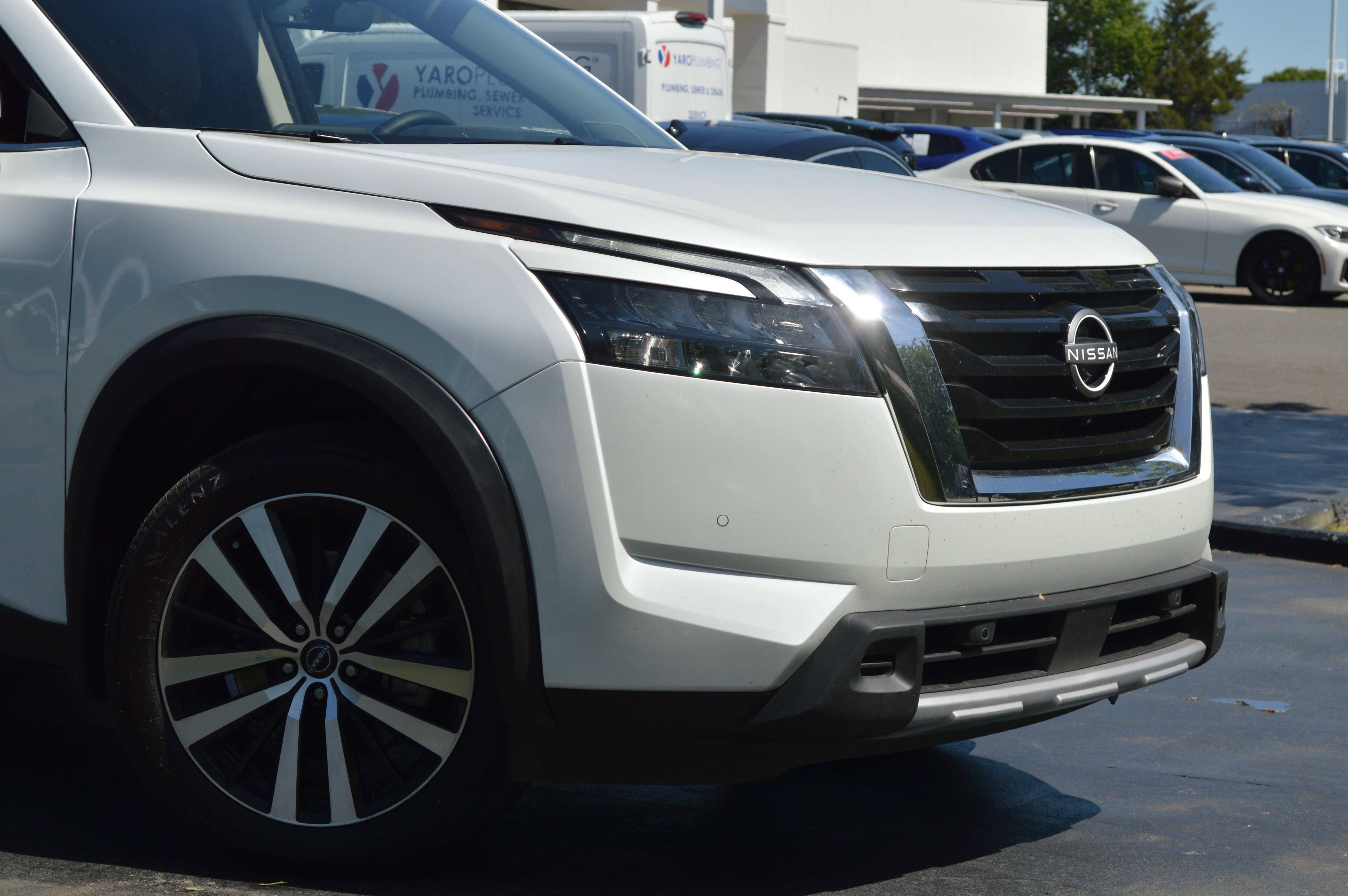 Used 2025 Nissan Pathfinder Platinum w/ Cargo Package AWD/4WD image 2