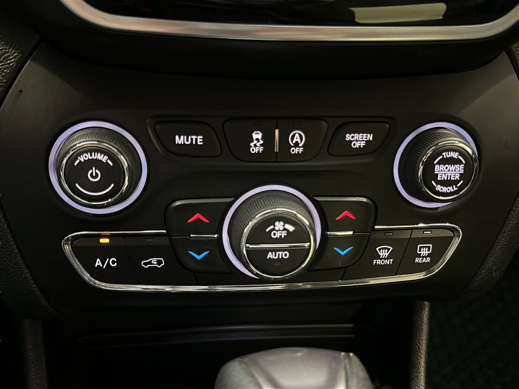 Used 2019 Jeep Cherokee Limited image 24