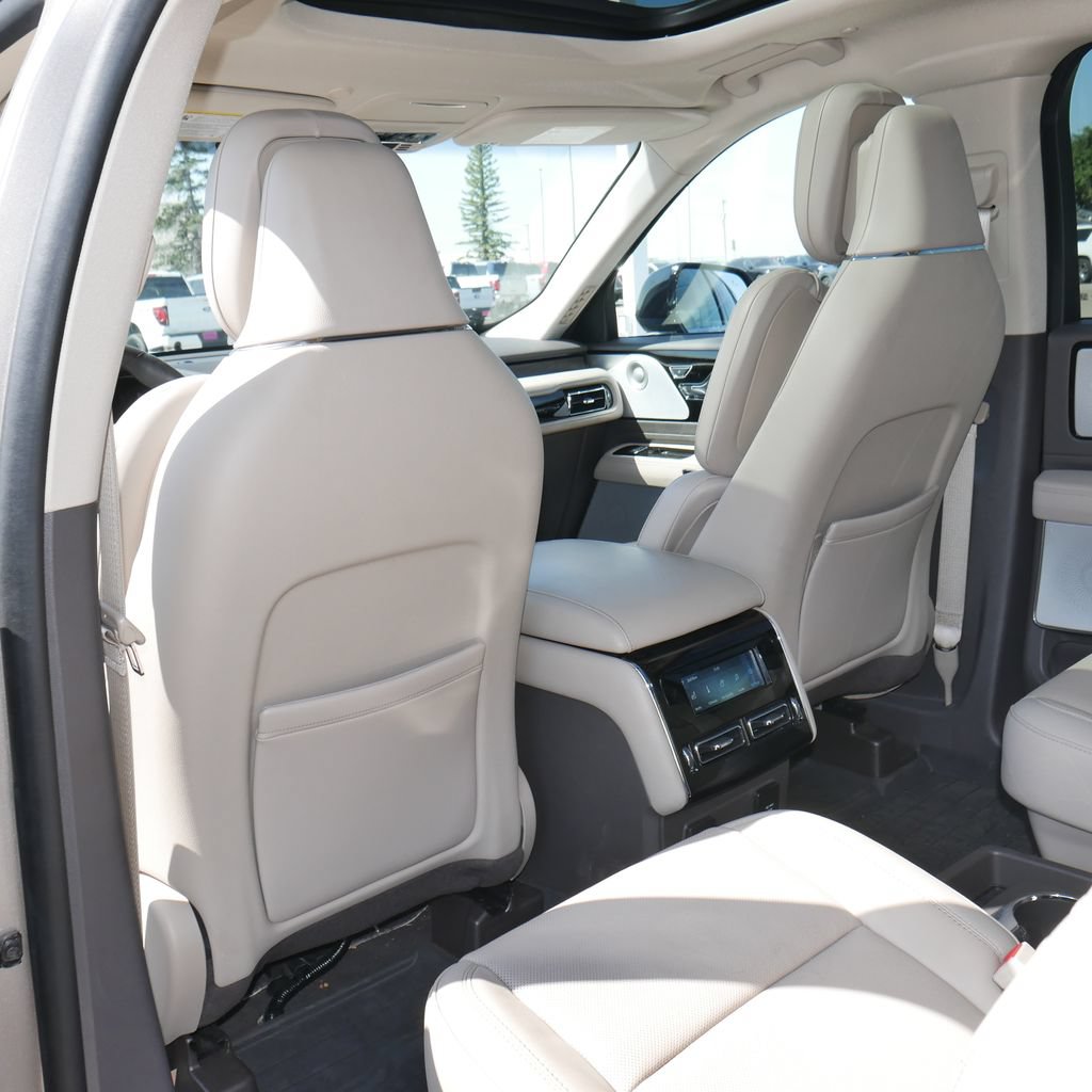 Used 2021 Lincoln Aviator Reserve w/ Equipment Group 202A AWD/4WD image 28