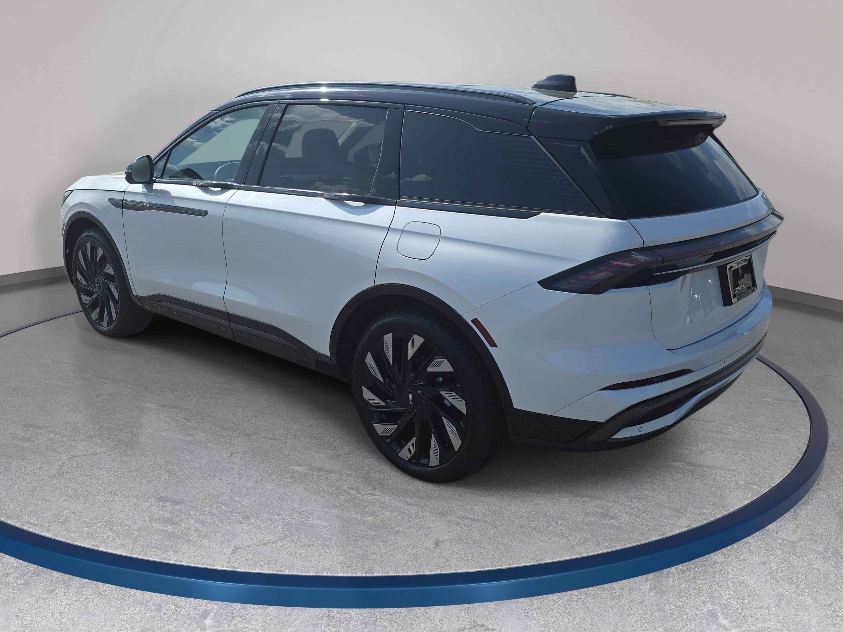 New 2026 Lincoln Nautilus Reserve w/ Jet Appearance Package AWD/4WD image 7