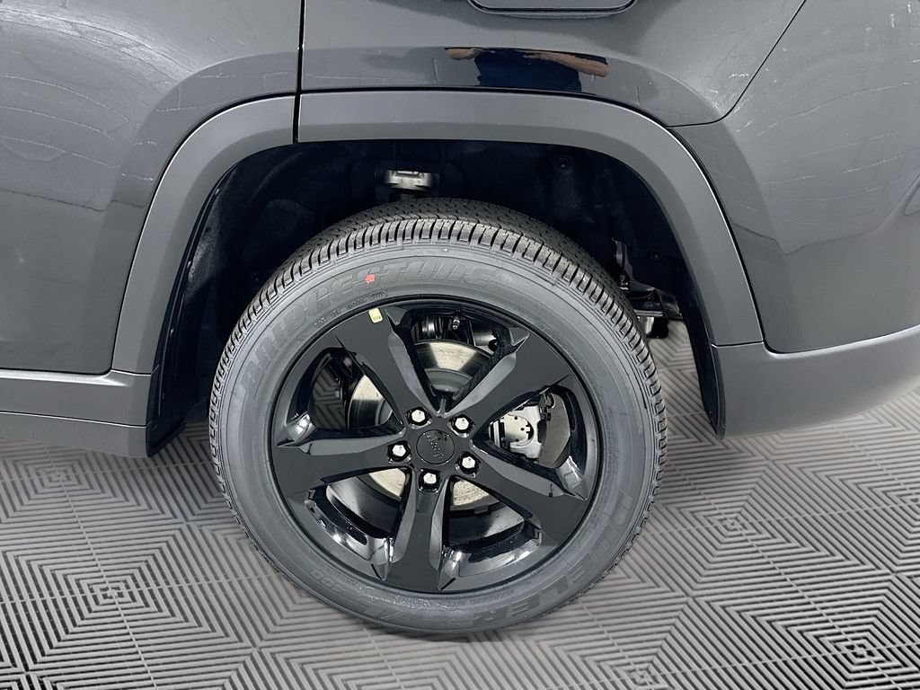 New 2025 Jeep Grand Cherokee Altitude AWD/4WD image 16