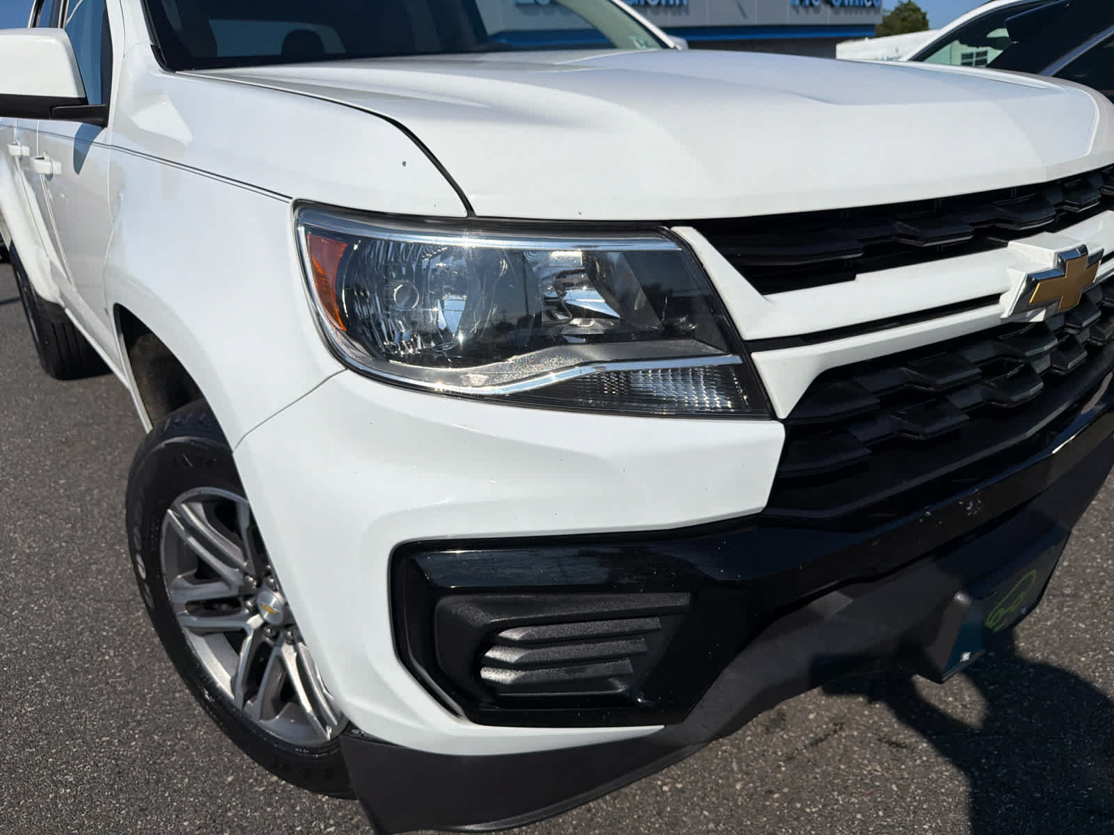 Certified 2022 Chevrolet Colorado W/T w/ Custom Special Edition AWD/4WD image 4