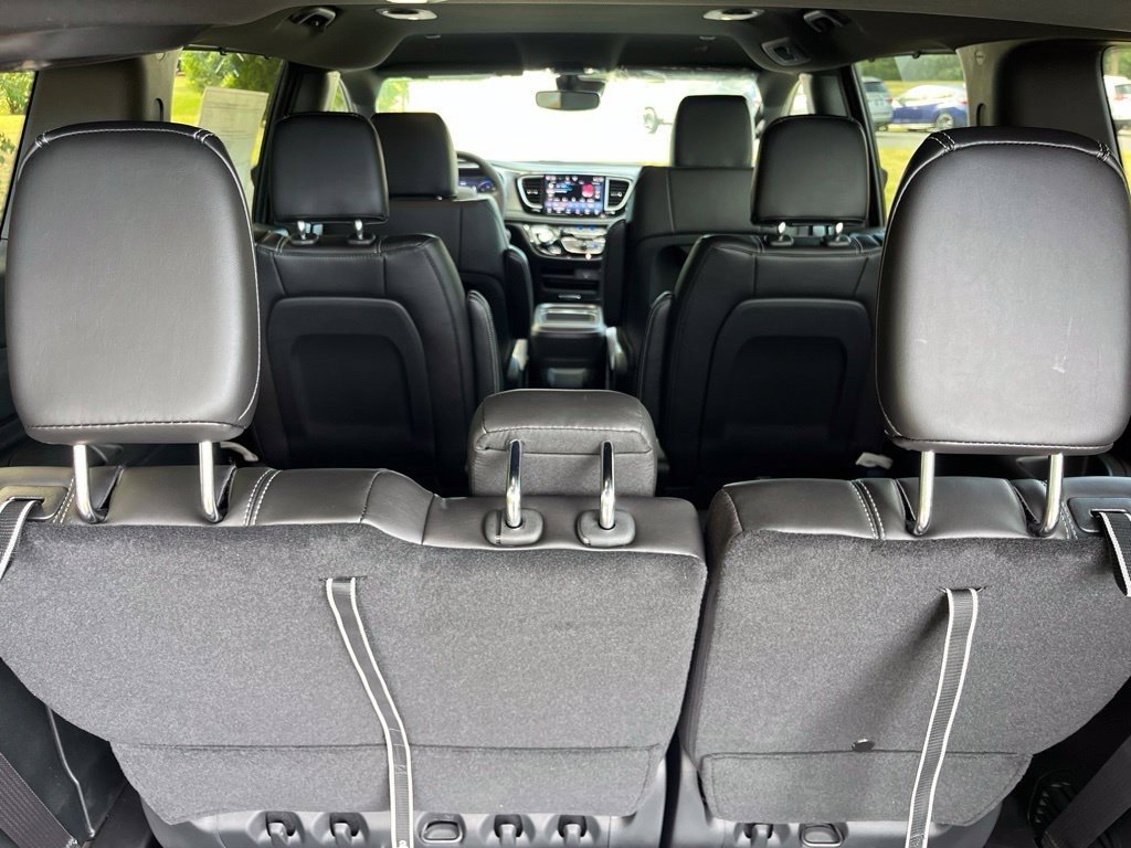 New 2027 Chrysler Pacifica Select FWD image 35