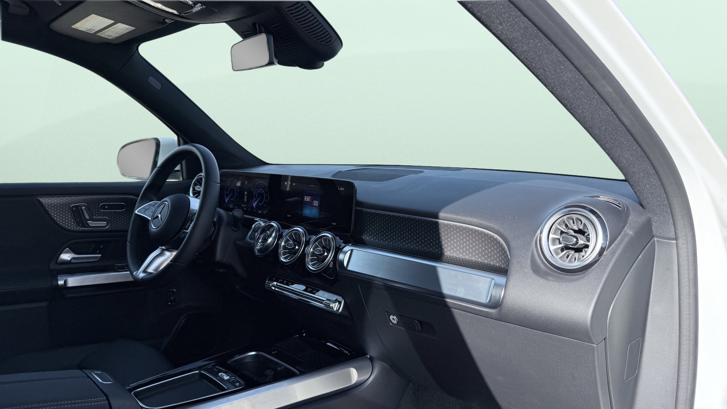 Used 2025 Mercedes-Benz EQB 250+ image 43