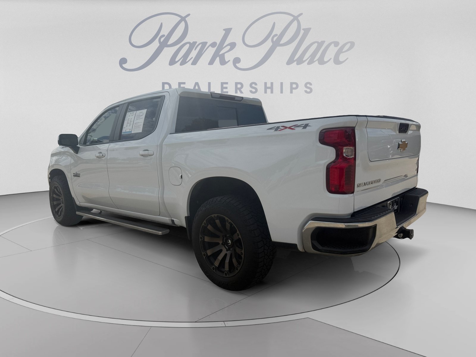 Used 2021 Chevrolet Silverado 1500 LT w/ Texas Edition Plus RWD image 3