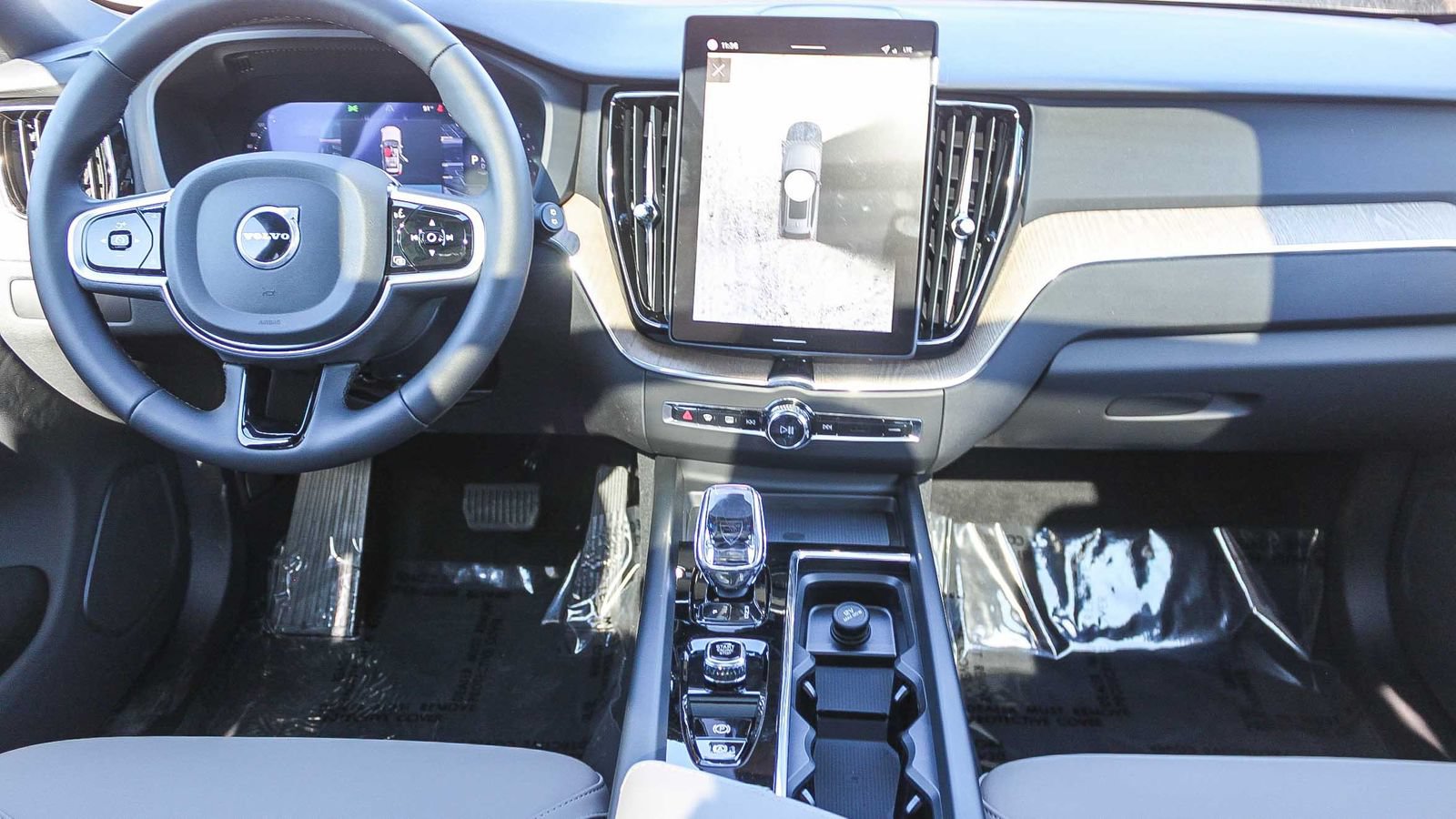 New 2026 Volvo XC60 B5 Plus w/ Climate Package PRO AWD/4WD image 29