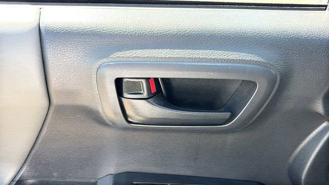 Used 2023 Toyota Tacoma SR5 AWD/4WD image 9