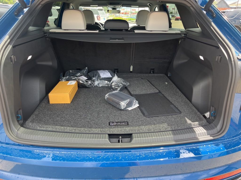 New 2025 Volkswagen Atlas Cross Sport SEL Premium R-Line image 17