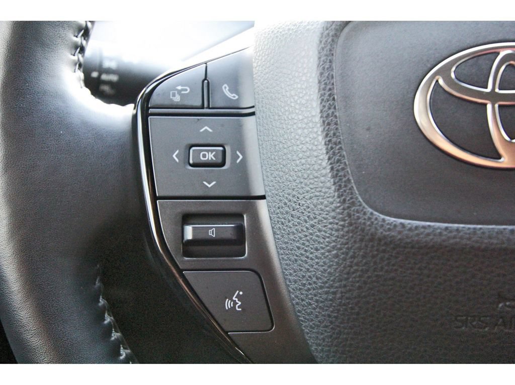 Used 2023 Toyota Prius FWD image 19