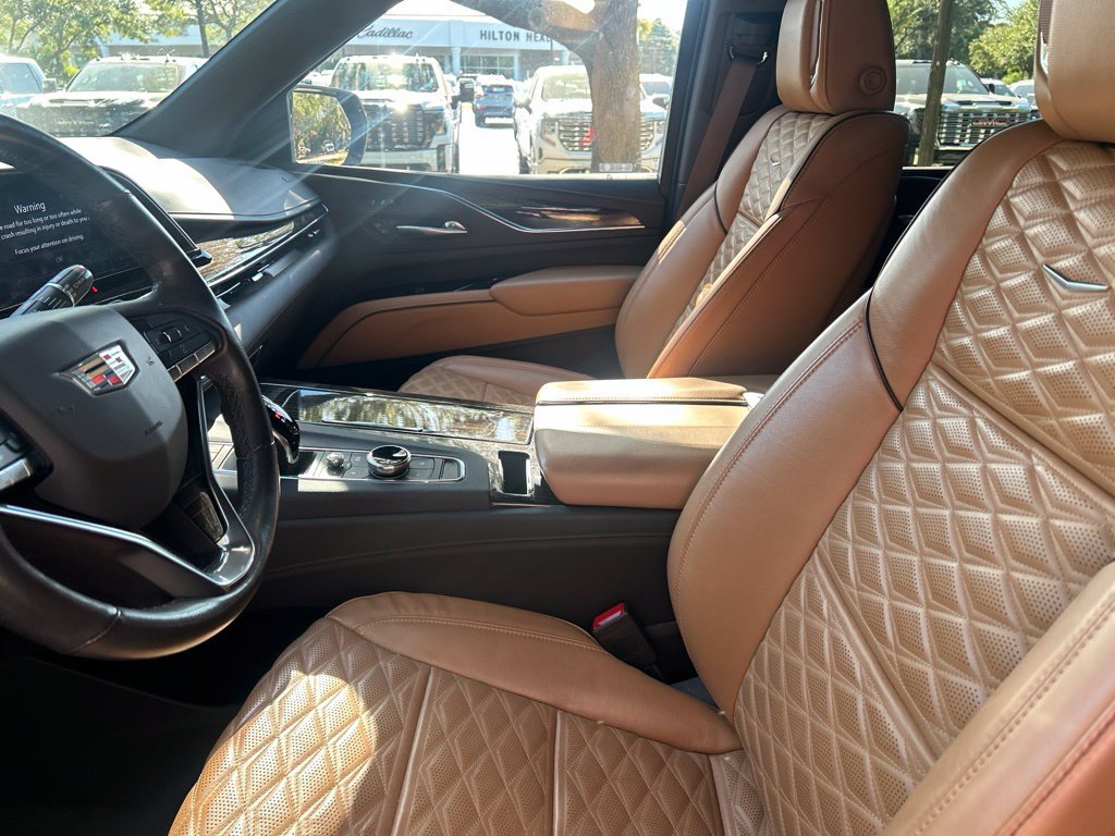 Used 2021 Cadillac Escalade Premium Luxury AWD/4WD image 9