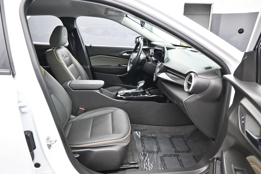 Used 2025 Chevrolet Trax ACTIV FWD image 39